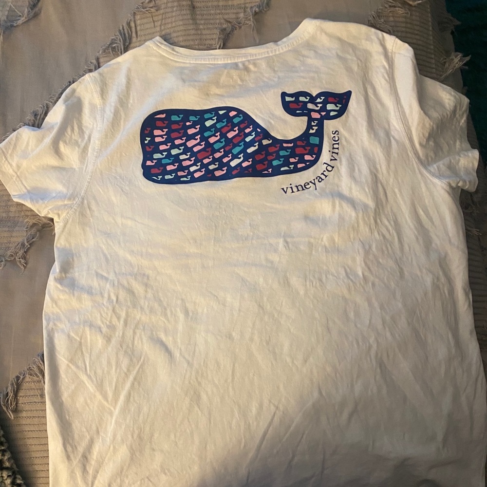 Vineyard vines t-shirt with patterned whales